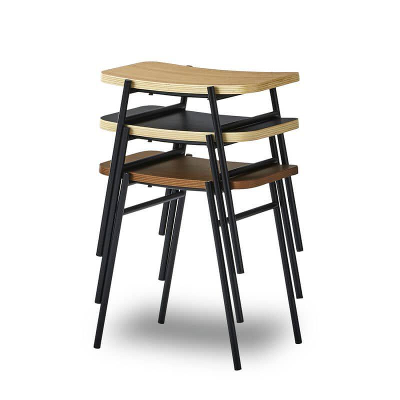 サイズがコンパクトで持ち運びやすい木製stool