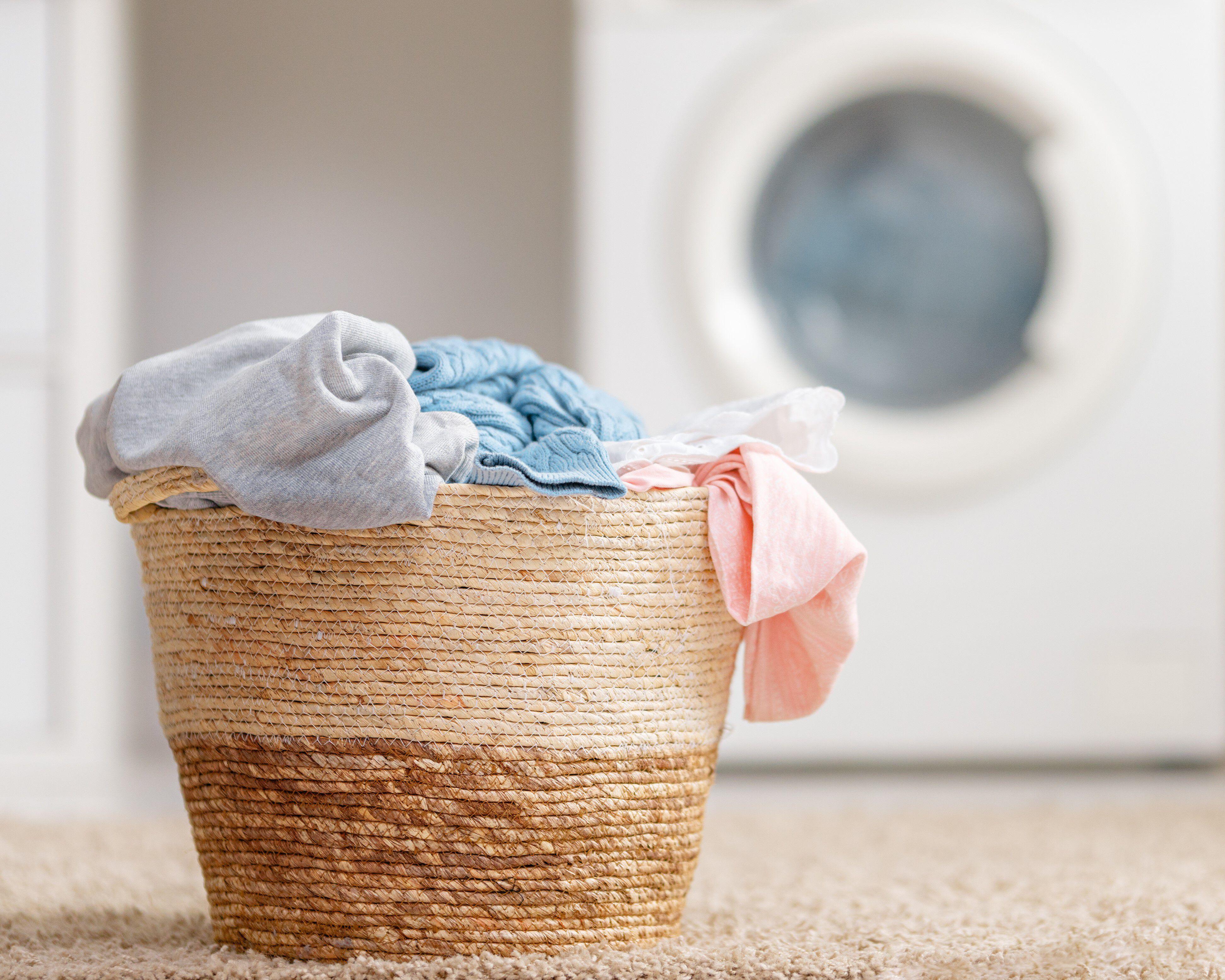 一人暮らし向け乾燥機付き縦型洗濯機の選び方　洗濯物の量や使用頻度で洗濯機を選ぶ