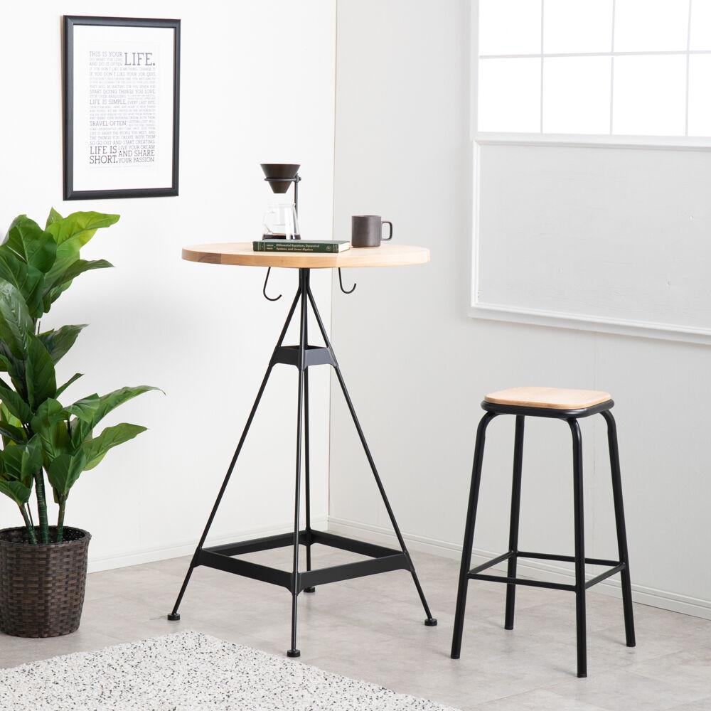 アイアン家具で人気のカフェデザインのテーブルとスツール